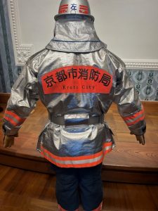 京都市より渡邉会長へ防火衣等の贈呈式開催