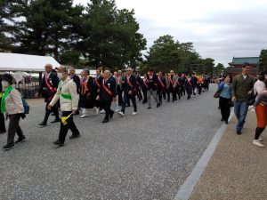 京都市京セラ美術館に時計塔・石碑・展示ケース・桜を寄贈
