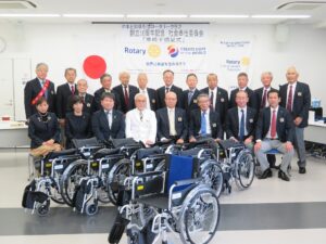 車椅子　寄贈（社会奉仕事業）