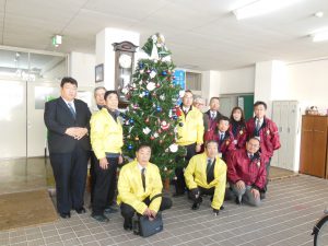 クリスマスツリーを寄贈しました