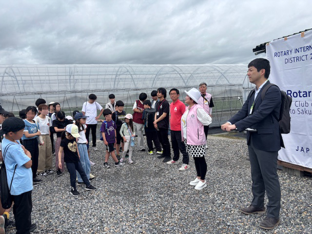 いちご狩りで食べて、公園で元気に遊ぶ！