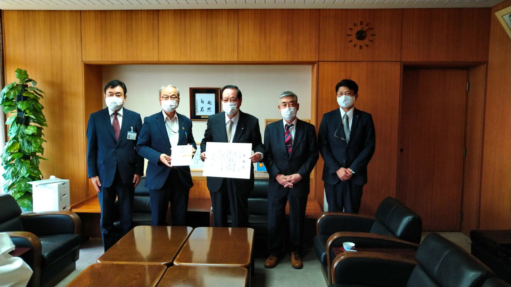 6月14日　八幡市の全小中学校へ消毒液を寄付