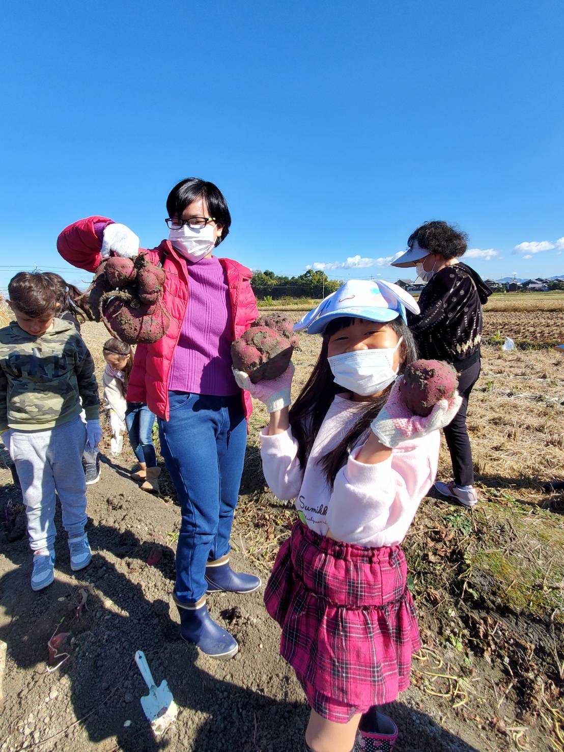 11月6日（日）　にほんご教室世界はテマンとの芋掘り大会