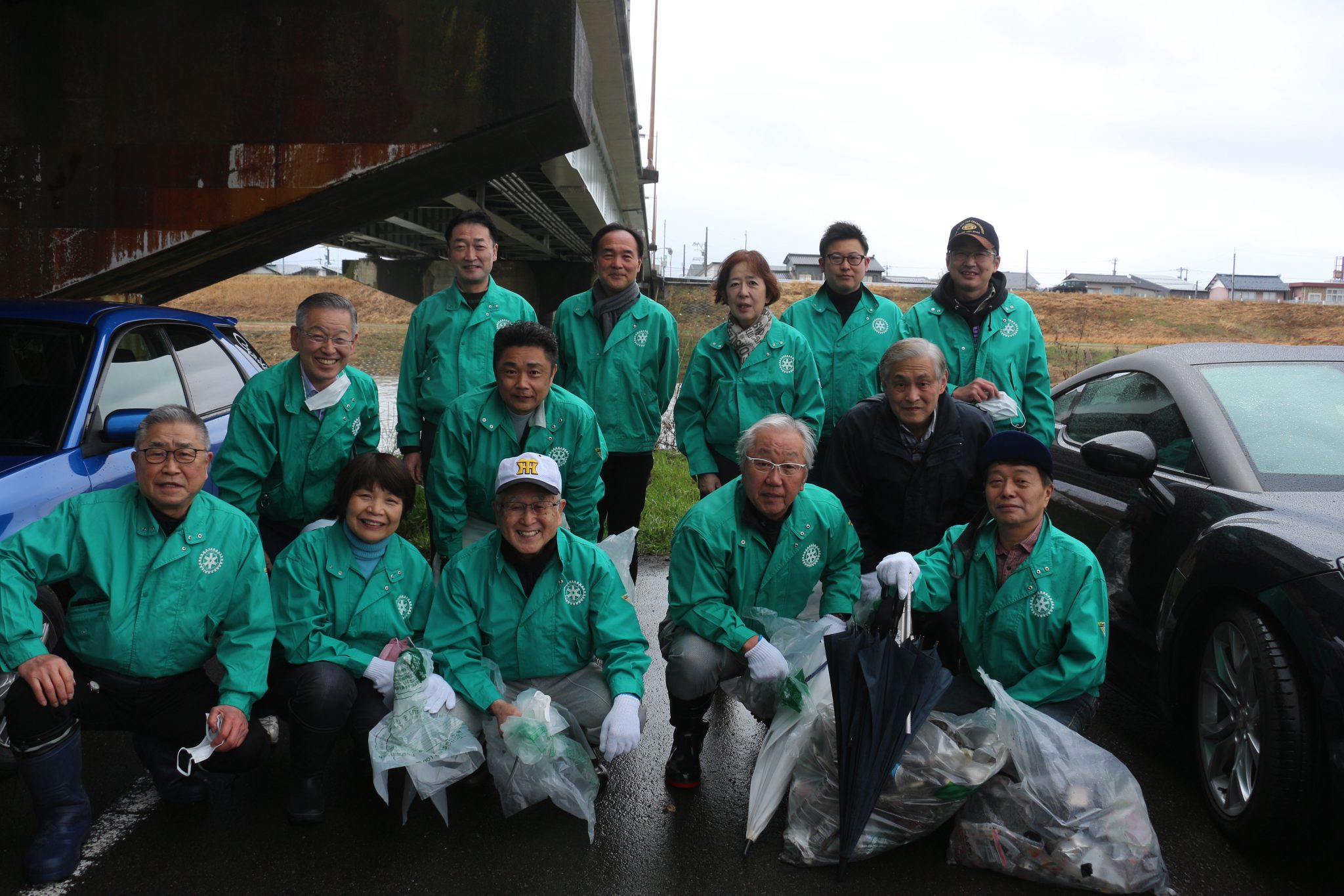 ドラゴンリバー交流会主催の足羽川清掃に参加しました。