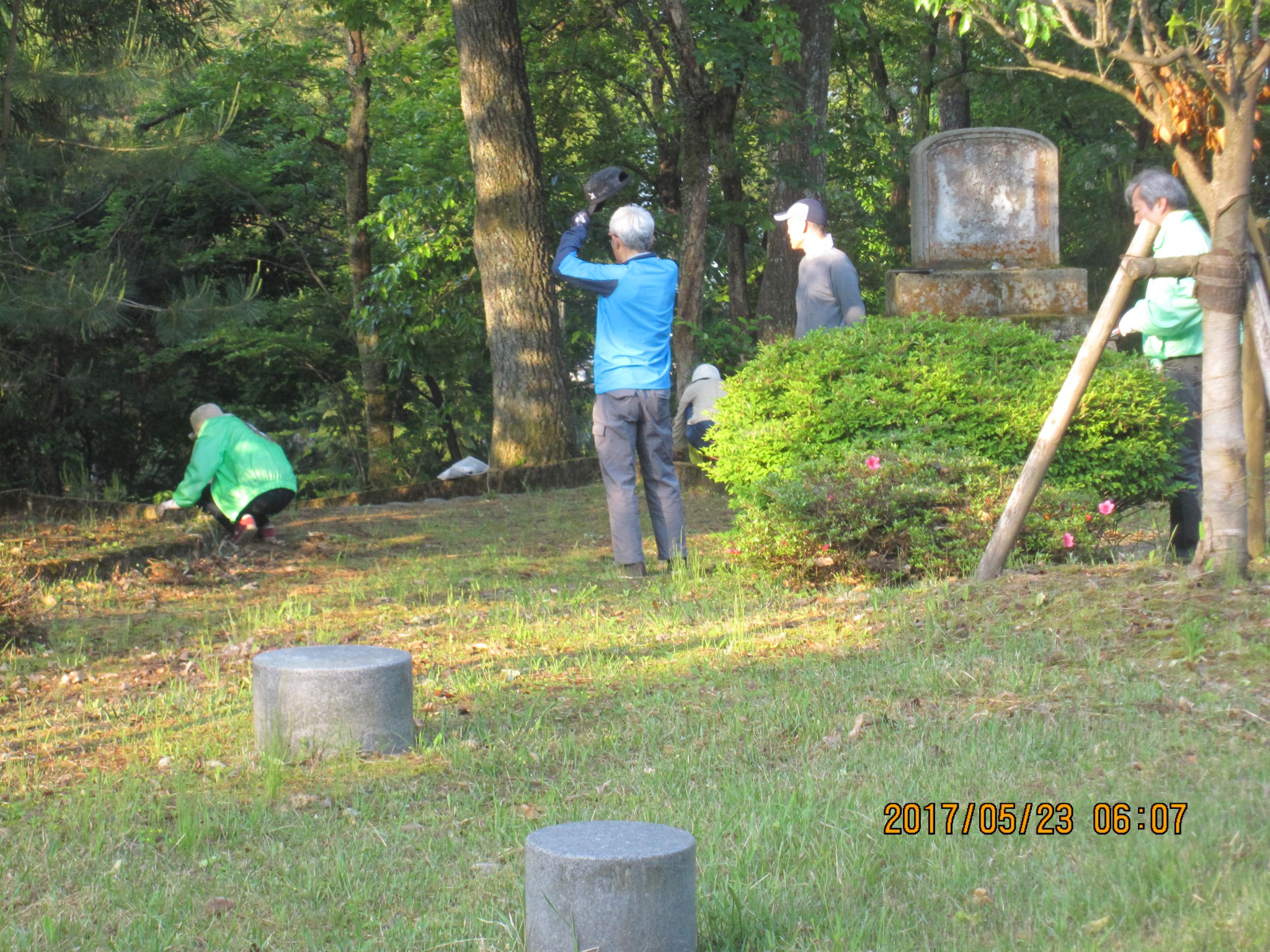長山ロータリー公園清掃早朝例会を実施