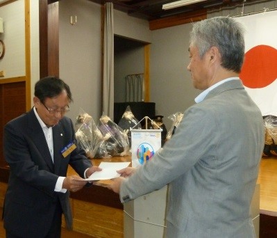 米山奨学会　感謝状授与と奨学金授与を行いました