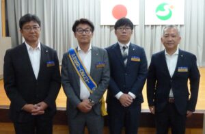 7月7日例会 バッチ交換、新年度方針発表（１）