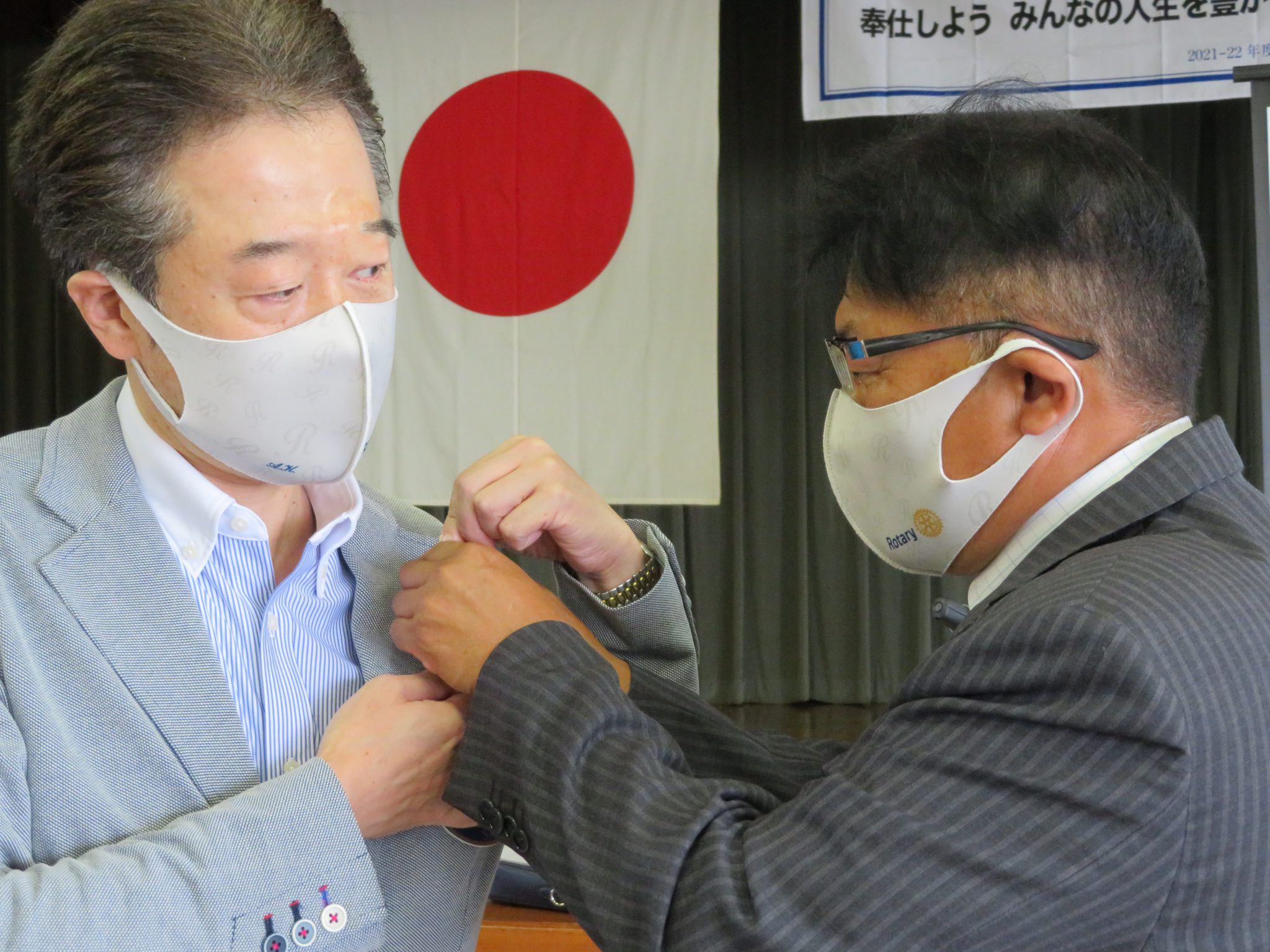 鯖江ロータリークラブでは７月２日（金）に新年度初めての例会を開催。帰山明朗会長、佐野直美幹事による新体制がスタートしました。