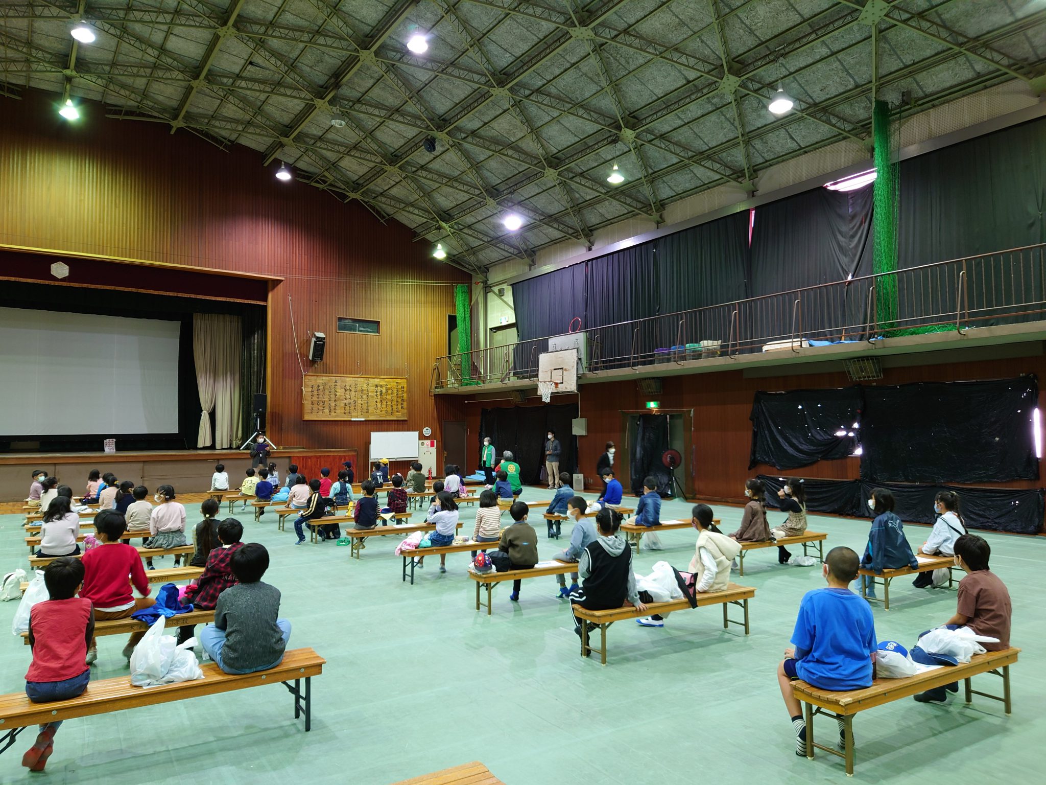 小学校における映画観賞会（報告）