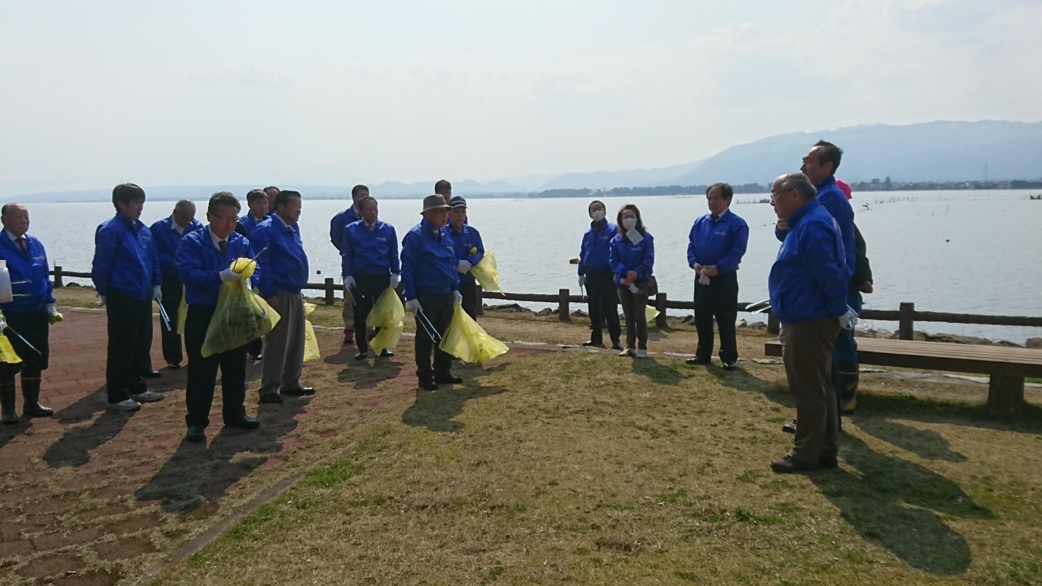【高島ＲＣ】　海津大崎で清掃活動を実施