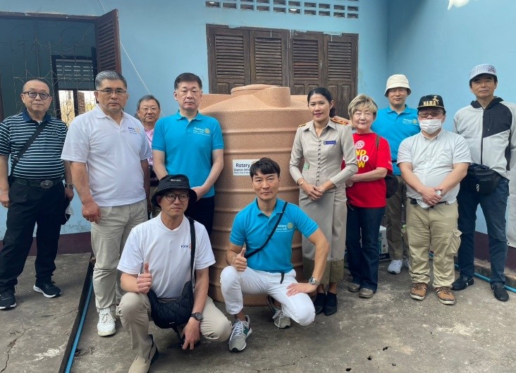 ラオス・ヴィエンチャン近郊小学校　貯水タンク設置事業